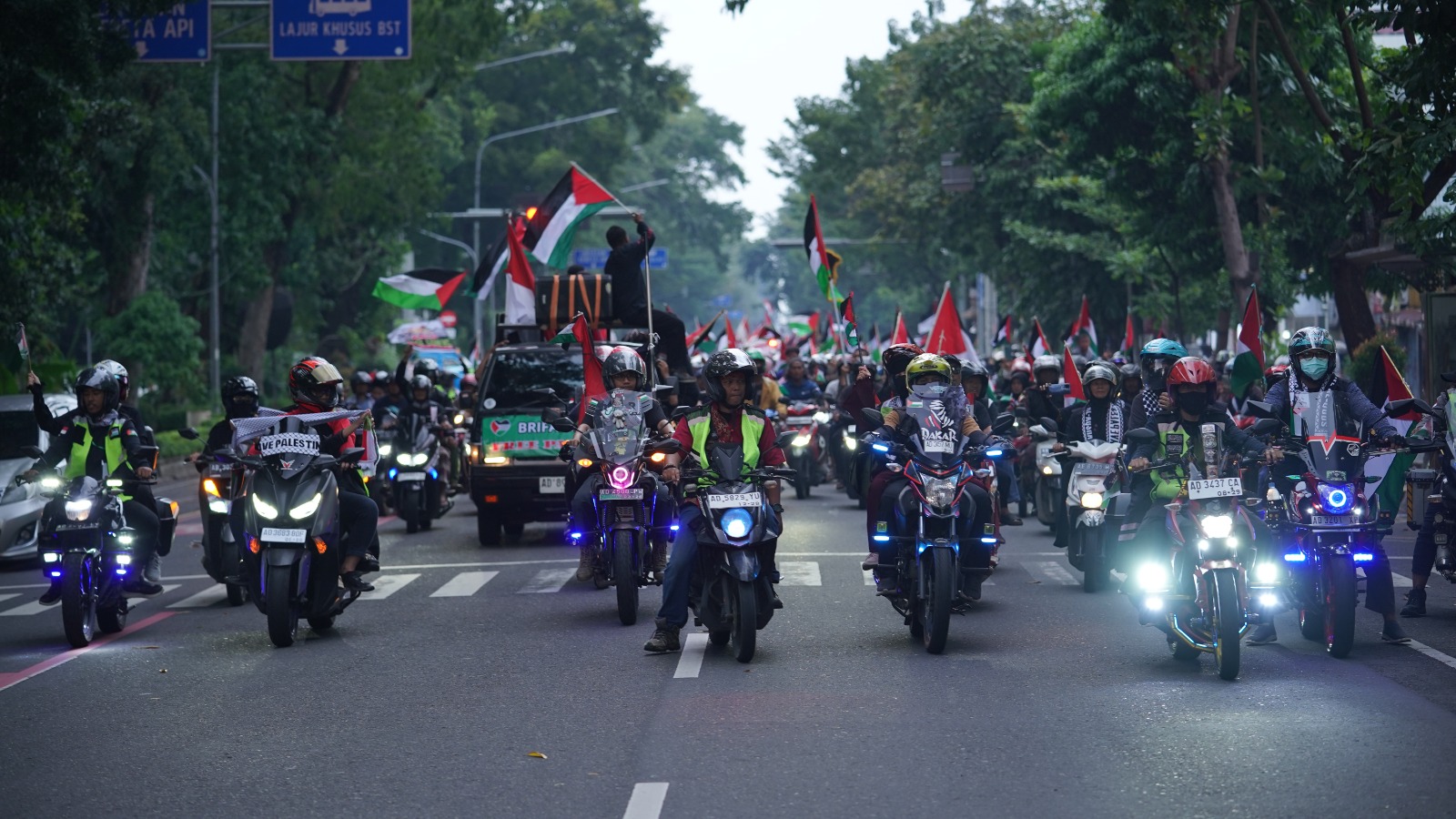 Ribuan Orang Mengikuti Aksi Peduli Palestina di Solo