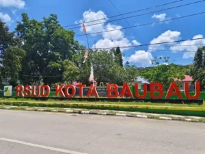 Pemuda LIRA Laporkan Proyek Ruang OK RSUD Baubau ke Kejari, Denda Rp107 Juta Dipersoalkan