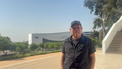 ‎Hatta Lebih Pantas Gantikan Gibran, Bukan Puan Atau AHY