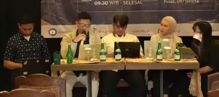 Rapor Ekonomi 2 Tahun Prabowo: Daya Beli Tertekan